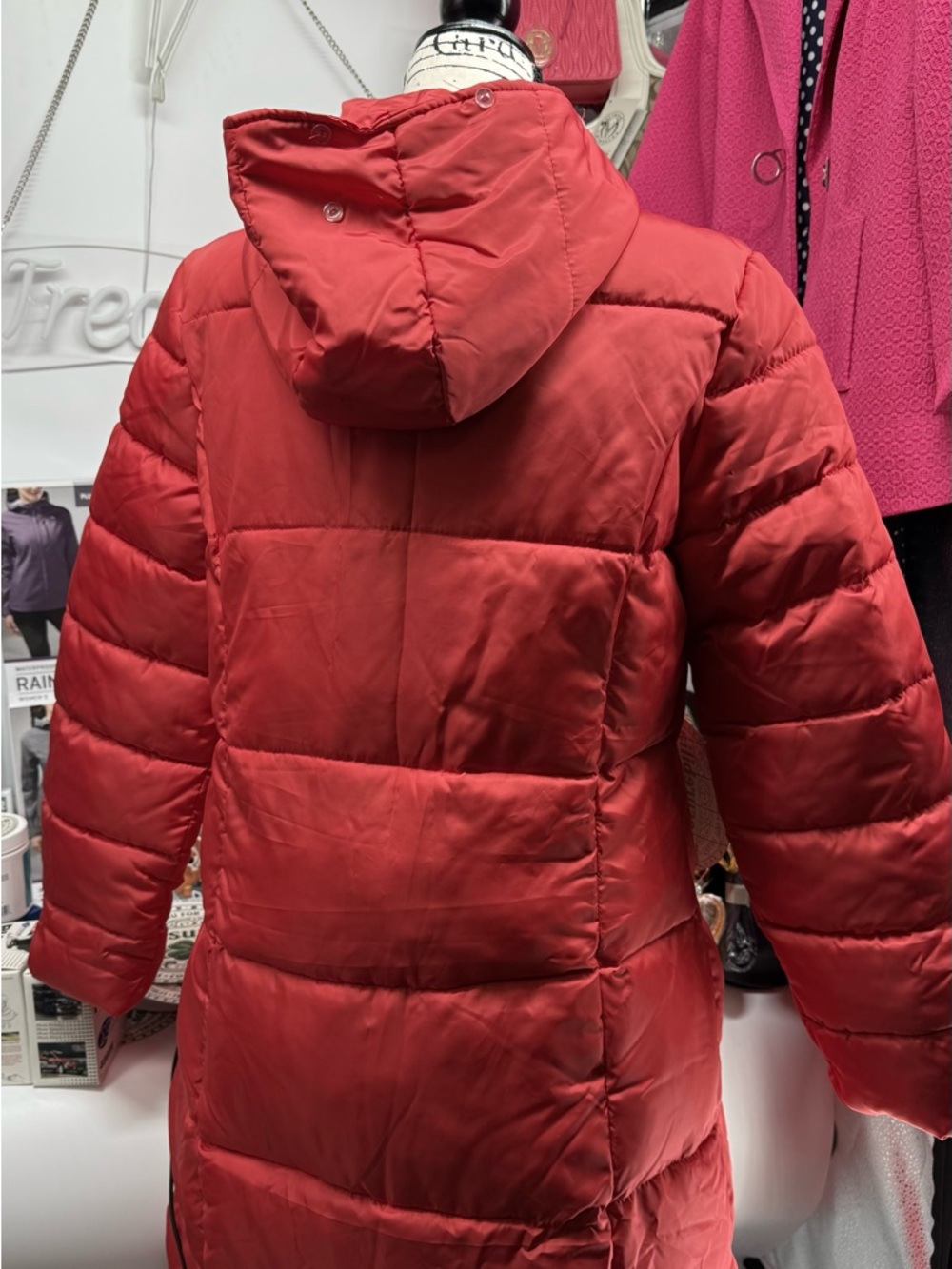 Red Puffer Coat with removable Faux Fur Trim - Women Top/bottom zip with pocket - Picture 5 of 17